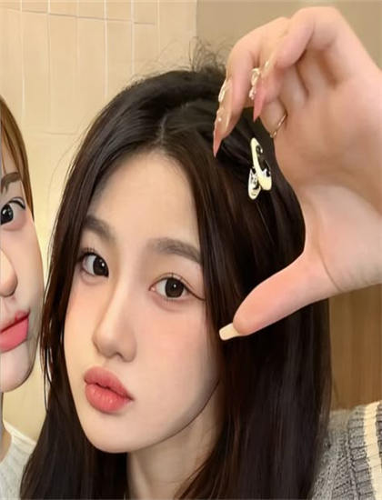 从爱情片角度解读《让我靠近你》：的文化内涵与社会意义 ——带你领略爱情片的魅力